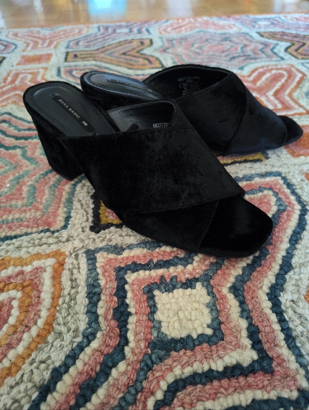 Zara Black Velvet Criss-Cross Block Heel Mules - Size 38 (FTW-003)